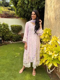 Sanam Saeed feet photo 7