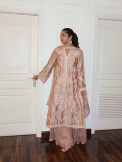 Sanam Saeed feet photo 5
