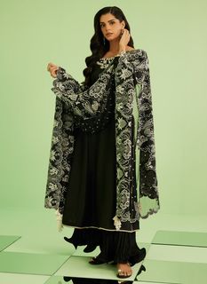 Sanam Saeed feet photo 3