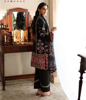 Sanam Saeed feet photo 14
