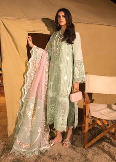 Sanam Saeed feet photo 7