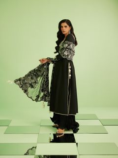 Sanam Saeed feet photo 2
