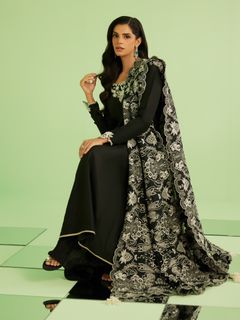 Sanam Saeed feet photo 20