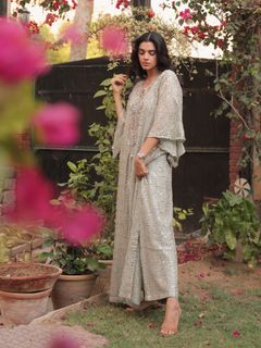 Sanam Saeed feet photo 13