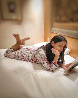 Sanaya Irani feet photo thumbnail