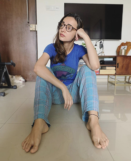 Sanaya Irani feet photo thumbnail