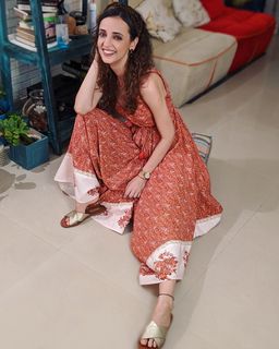 Sanaya Irani feet photo thumbnail