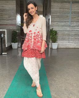 Sanaya Irani feet photo thumbnail