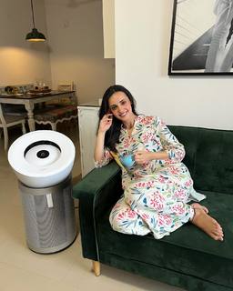 Sanaya Irani feet photo thumbnail