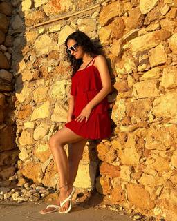 Sanaya Irani feet photo thumbnail