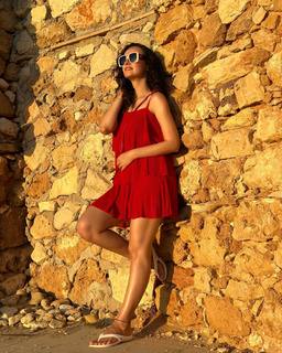 Sanaya Irani feet photo thumbnail