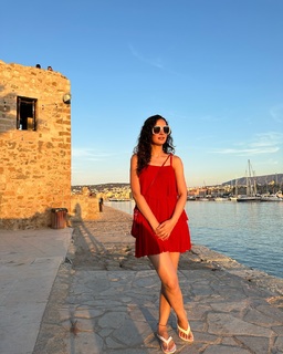 Sanaya Irani feet photo thumbnail