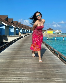 Sanaya Irani feet photo thumbnail