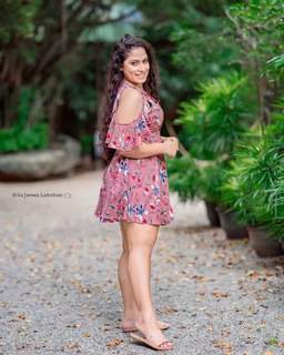 Sandani Fernando feet photo 4