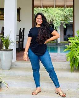 Sandani Fernando feet photo 3