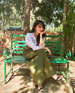 Sandeepa Dhar feet photo thumbnail
