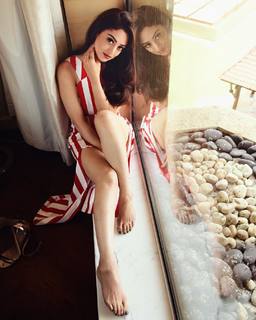 Sandeepa Dhar feet photo thumbnail
