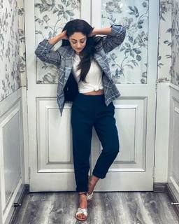 Sandeepa Dhar feet photo thumbnail