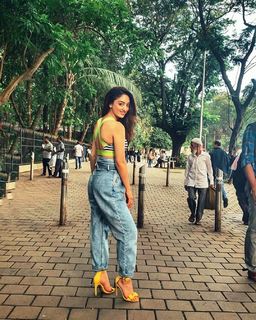 Sandeepa Dhar feet photo thumbnail