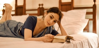 Sandeepa Dhar feet photo thumbnail