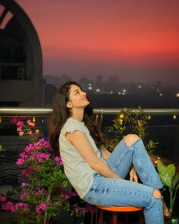 Sandeepa Dhar feet photo thumbnail