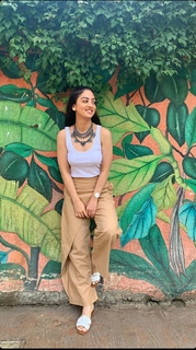 Sandeepa Dhar feet photo thumbnail