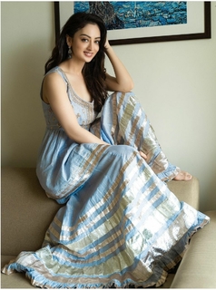 Sandeepa Dhar feet photo thumbnail