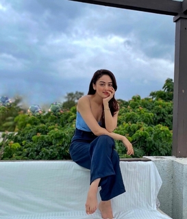 Sandeepa Dhar feet photo thumbnail