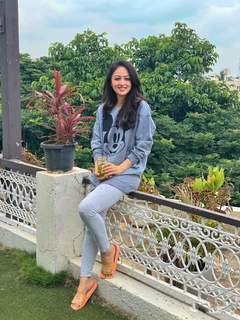 Sandeepa Dhar feet photo thumbnail