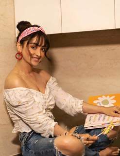 Sandeepa Dhar feet photo thumbnail