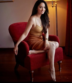 Sandeepa Dhar feet photo thumbnail