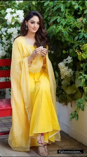 Sandeepa Dhar feet photo thumbnail