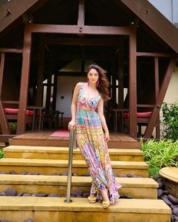 Sandeepa Dhar feet photo thumbnail