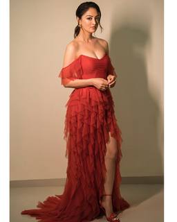 Sandeepa Dhar feet photo thumbnail