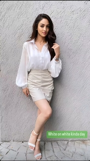 Sandeepa Dhar feet photo thumbnail
