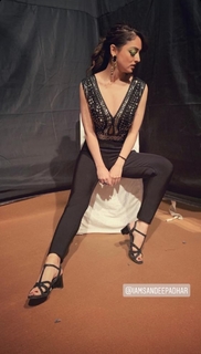 Sandeepa Dhar feet photo thumbnail