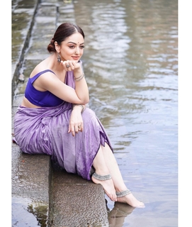 Sandeepa Dhar feet photo thumbnail