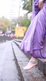 Sandeepa Dhar feet photo thumbnail