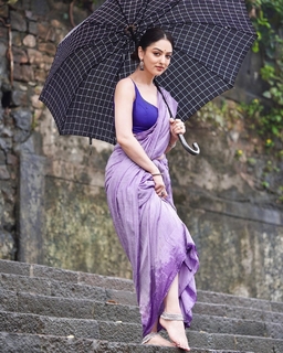 Sandeepa Dhar feet photo thumbnail