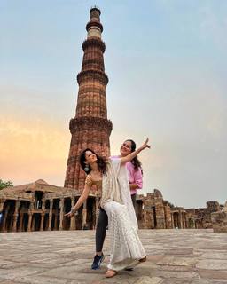 Sandeepa Dhar feet photo thumbnail