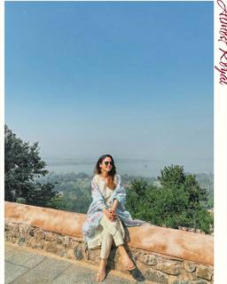 Sandeepa Dhar feet photo thumbnail