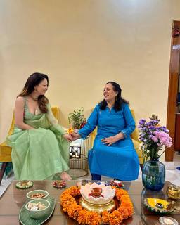 Sandeepa Dhar feet photo thumbnail