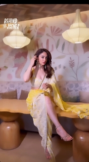 Sandeepa Dhar feet photo thumbnail