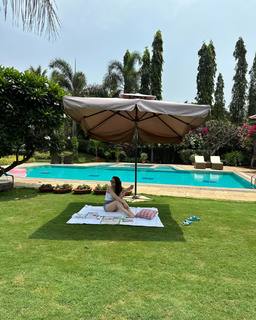 Sandeepa Dhar feet photo thumbnail