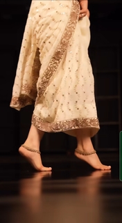 Sandeepa Dhar feet photo thumbnail
