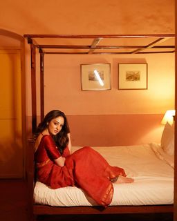 Sandeepa Dhar feet photo thumbnail