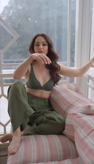Sandeepa Dhar feet photo thumbnail