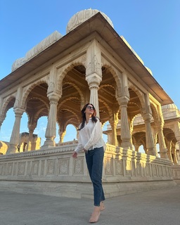 Sandeepa Dhar feet photo thumbnail