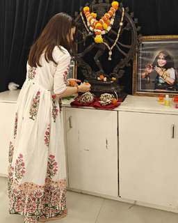 Sandeepa Dhar feet photo thumbnail