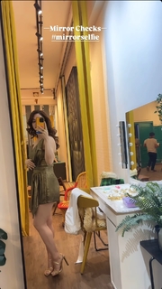 Sandeepa Dhar feet photo thumbnail